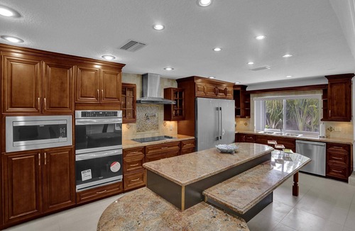 Lauderhill House | Resort style in the city of fort lauderdale