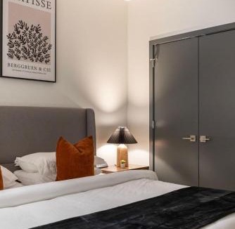 Downtown Cleveland Apartment | Resort Style Property 2B 2B walk to Everything!