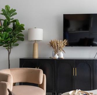 Downtown Cleveland Apartment | Resort Style Property 2B 2B walk to Everything!