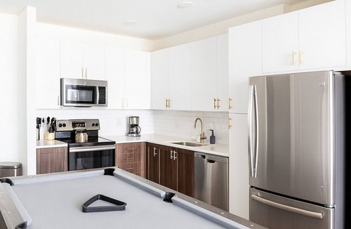 Forest Park Apartment | Resort-Style Retreat | 1 King/2 Queens, Pool table - ROOM ONLY