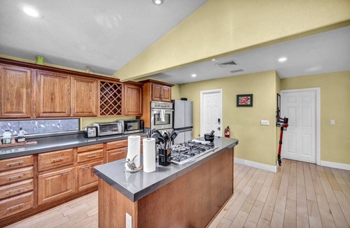 Las Vegas House | Resort style Villa for Families & Groups with Pool, Spa, Basketball, Mini golf