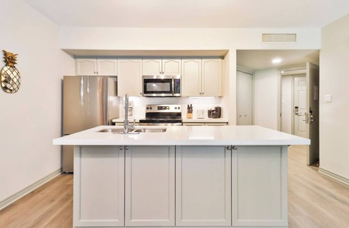 Oro-Medonte House | Resort Suite for 8, Ravine Back, Jacuzzi & Pool