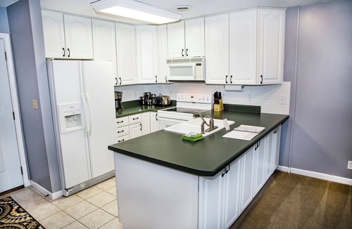 Fairfield Glade Condo | 🌄Resort Vacations at Fairfield Glade TN Remodeled 2 bdr Lake Front Condo, space for extra guests!