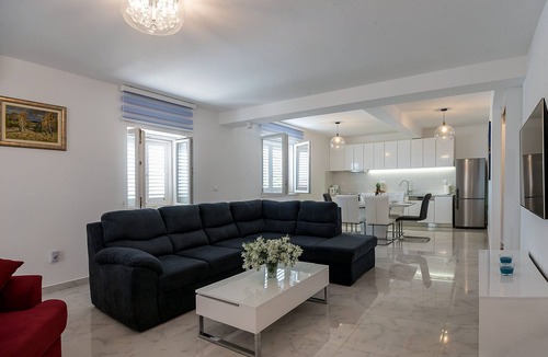 Donji Humac Villa | Resort Villa San Lilin