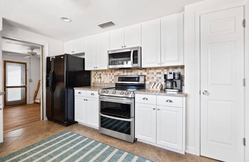 Palma Sola House | Resort Yard! Mini Golf ~ Heated Pool~Fire Pit
