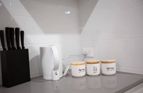 Werribee House | ResortStyle 4BR House with parking