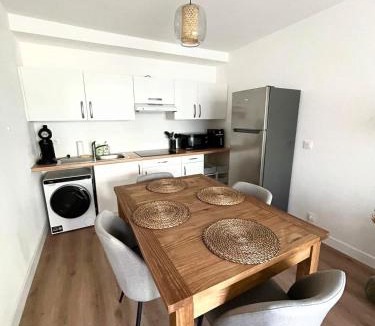 Bayonne Apartment | Resplendissant YourHostHelper