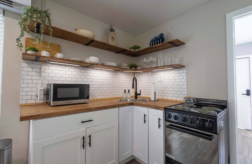 Croissant Park Apartment | Rest A Shore - Central, Cozy 1BR