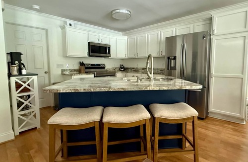 New London House | Rest at Badin Lake | Lakefront | Sleeps 10