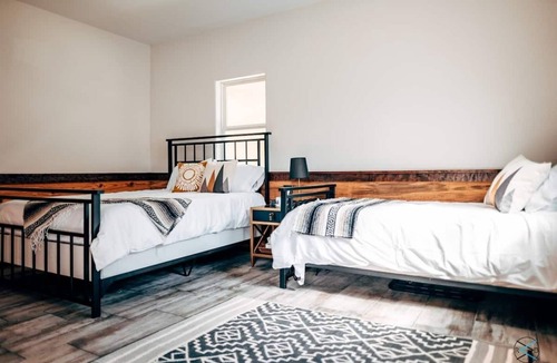 Athens Hotel | REST. Hotel-Style Room on Beautiful Private Campground. Stone 5