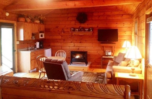 Anna Cabin | Rest, Relax and Renew. Our log cabin experience awaits your arrival.