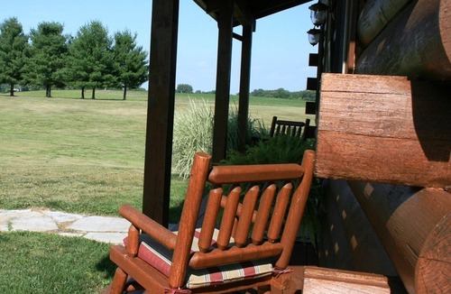 Anna Cabin | Rest, Relax and Renew. Our log cabin experience awaits your arrival.