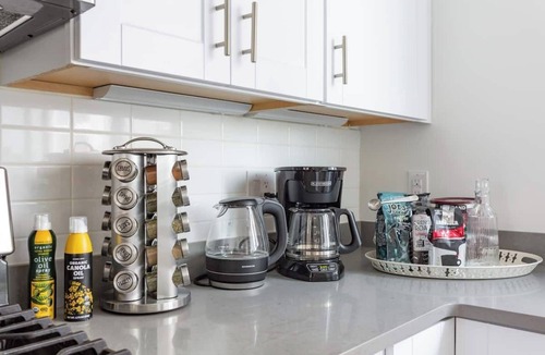 Olde Richmond House | Rest & Relax by RIVER - 3 beds/3.5 Baths/Private Garage