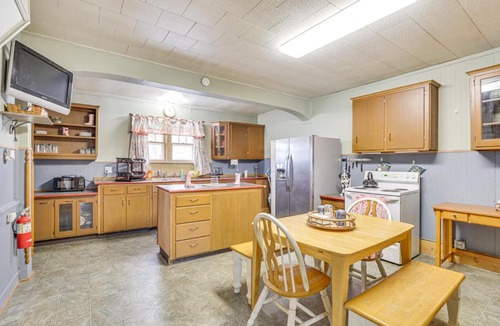 Leland Apartment | Restaurant On-Site North Freedom Apt with Yard!