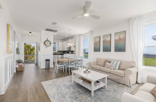 Galveston House | Restaurant open, heated pool,Pet friendly, Steps to beach,Point west. 5 stars