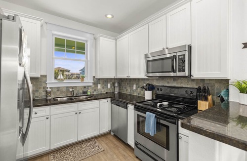 Galveston House | Restaurant open, heated pool,Pet friendly, Steps to beach,Point west. 5 stars