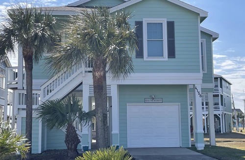 Galveston House | Restaurant open, heated pool,Pet friendly, Steps to beach,Point west. 5 stars