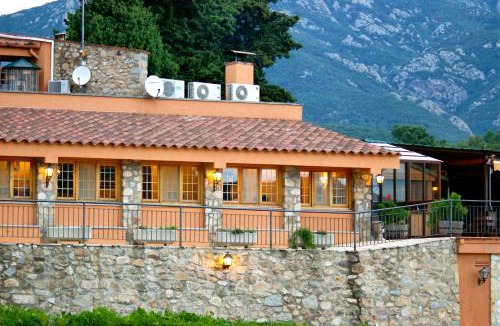Tapis House | Restaurante y Alojamiento Can Mach