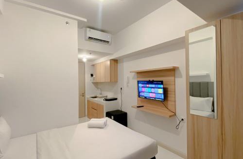Old Jakarta Apartment | Restful and Good Deal Studio at Tokyo Riverside PIK 2 Apartment By Travelio