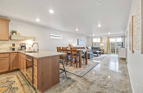 Stanfield House | Restful Bumblebee