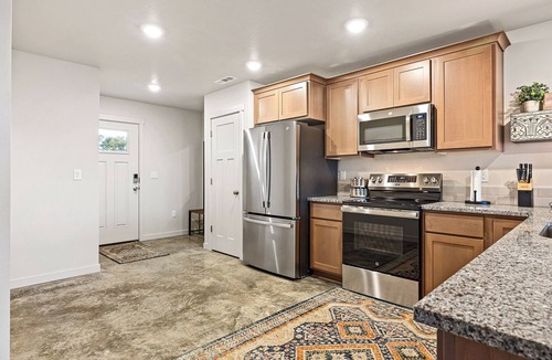 Stanfield House | Restful Bumblebee