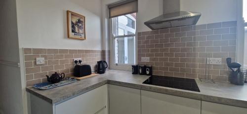 Clifton Apartment | Restful Harbourside Apartment with Garden