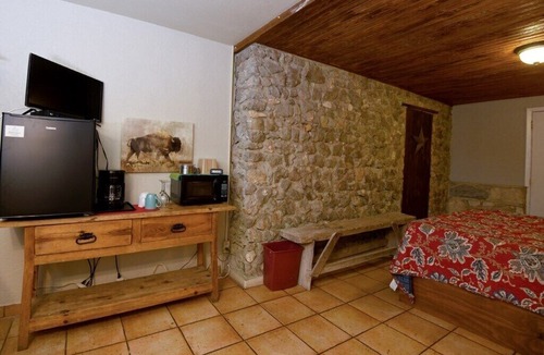 Leakey Apartment | Restful Inn Room for 2