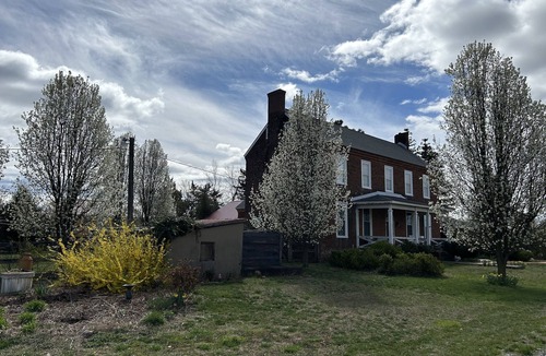 Cullen Cottage | Restful new cottage facing woods and paths near historic sites & biking trails