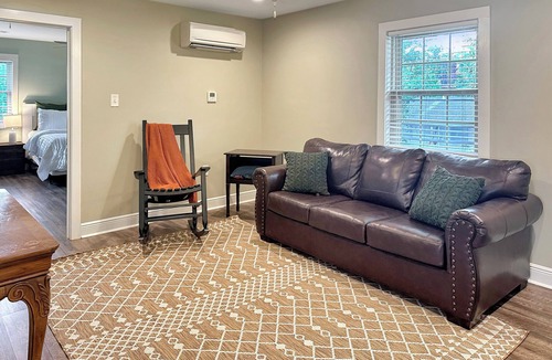 Jefferson Apartment | Restful Retreat: 2 BD by Ochsner