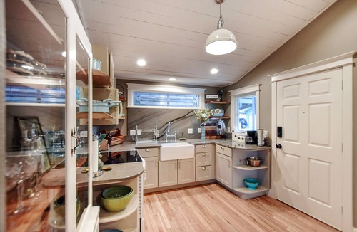 Gold Hill House | Restful River Retreat