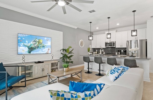 Kissimmee Ski Chalet | Restful Townhouse 4Bed/3Bath/Pool/5Min From Disney