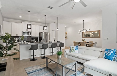 Kissimmee Ski Chalet | Restful Townhouse 4Bed/3Bath/Pool/5Min From Disney