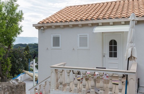 Kolocep Island Apartment | Restful Villa in Dalmatia with Garden