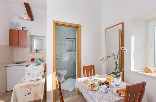 Kolocep Island Apartment | Restful Villa in Dalmatia with Garden