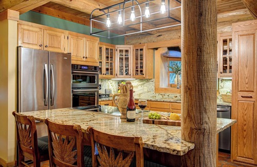 Mid America House | RestfulLodge - Lakefront/15 Acres/Private Dock/Private Disc Golf Course/Kayaks