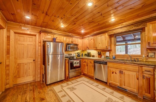 Aska Cabin | Resting Bear Retreat: Game Room , Hot Tub , Views