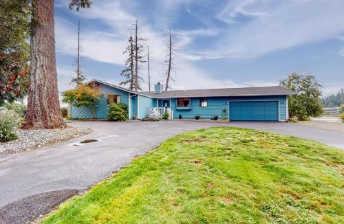 Erlands Point-Kitsap Lake House | Resting Eagle Beach House