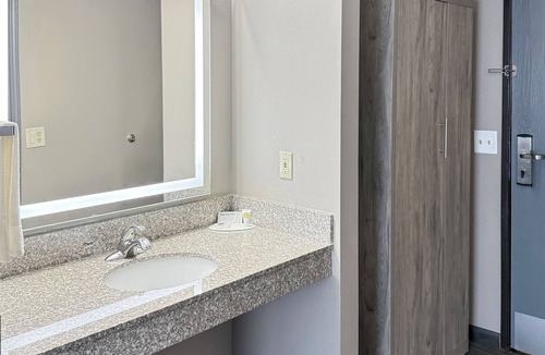 Spencer Hotel | Reston Inn & Suites