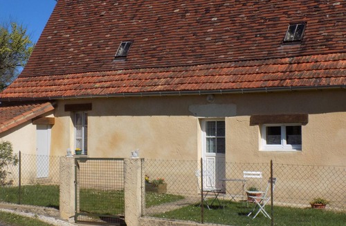 Saint-Marcel-du-Perigord Cottage | Restored cottage with fireplace, private garden, pets allowed