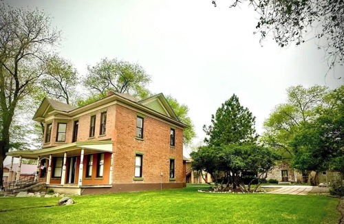 Raton Cottage | Restored 1890s Carriage House | Walk To Downtown