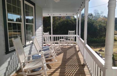 Roseland House | Restored 1900s Historic Home - Jonesboro, VA