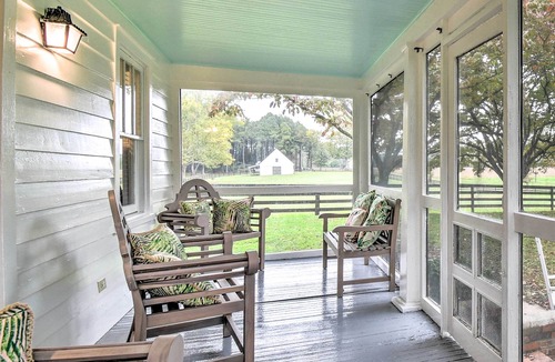 Hayes Cottage | Restored 1920's Cottage on 1 Acre w/Fire Pit