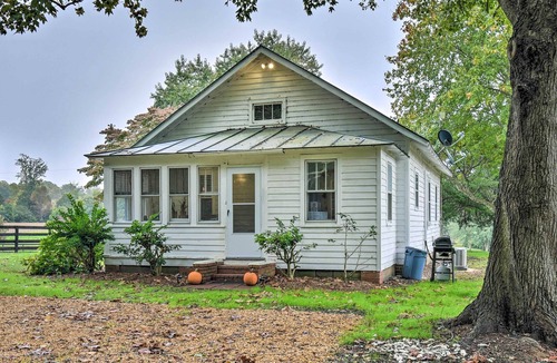 Hayes Cottage | Restored 1920's Cottage on 1 Acre w/Fire Pit