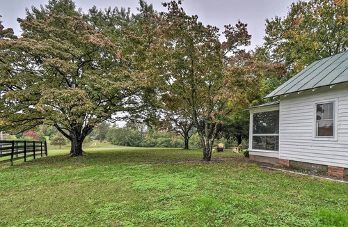 Hayes Cottage | Restored 1920's Cottage on 1 Acre w/Fire Pit