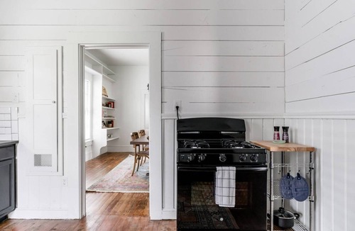 Austin Ave. House | Restored 1930s Uptown Bungalow 2 min. to Magnolia Silos