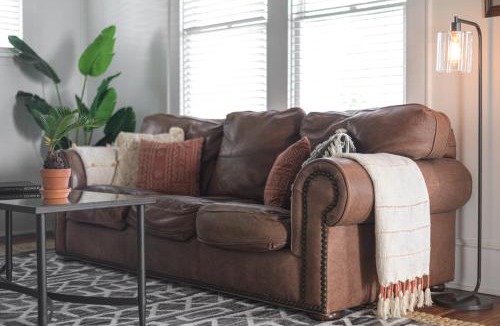 Austin Ave. House | Restored 1930s Uptown Bungalow 2 min. to Magnolia