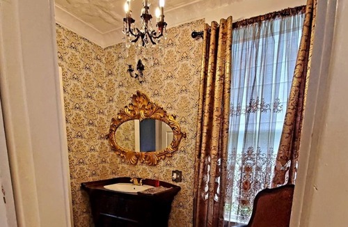 Mc Dougal House | RESTORED AND UPDATED HISTORIC HOME