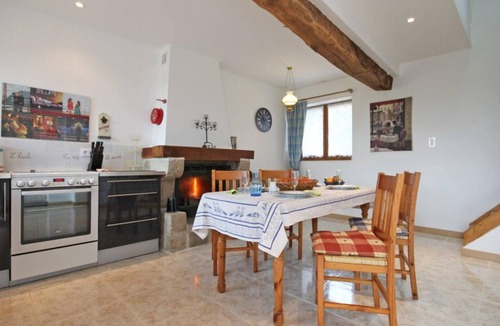 L'Epinay-le-Comte Cottage | Restored Barn with Garden, Pets Allowed, WiFi Included