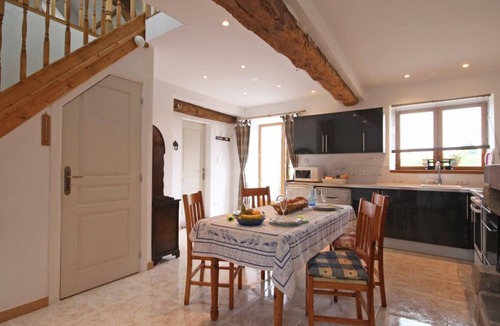 L'Epinay-le-Comte Cottage | Restored Barn with Garden, Pets Allowed, WiFi Included