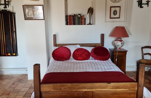 Roeze-sur-Sarthe House | Restored family manor - Great Room and its private bathroom